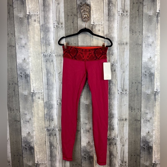 Lululemon Wunder Under Pant III (Reversible) in Cranberry / Alarming Size 6 New! - Picture 2 of 11